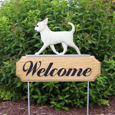 chihuahua-welcome-sign-white